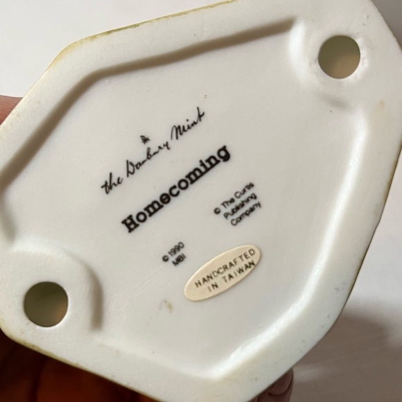 The Danbury Mint Leapfrog, The Gift, and Homecoming Figurines. 4”. Vintage - Picture 6 of 7